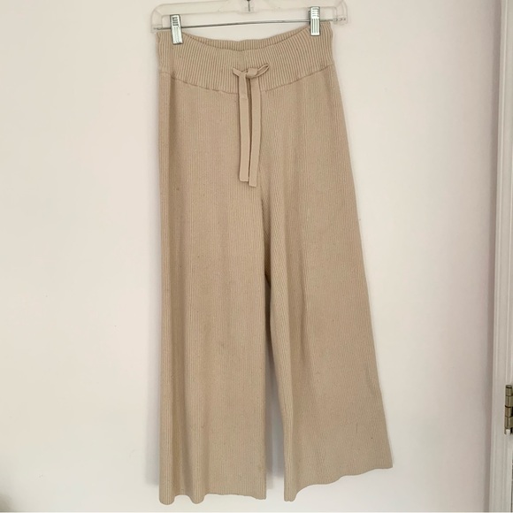 Abercrombie and Fitch Wide leg Knit Pants Cropped - Picture 3 of 6